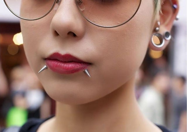 Пірсинг губи